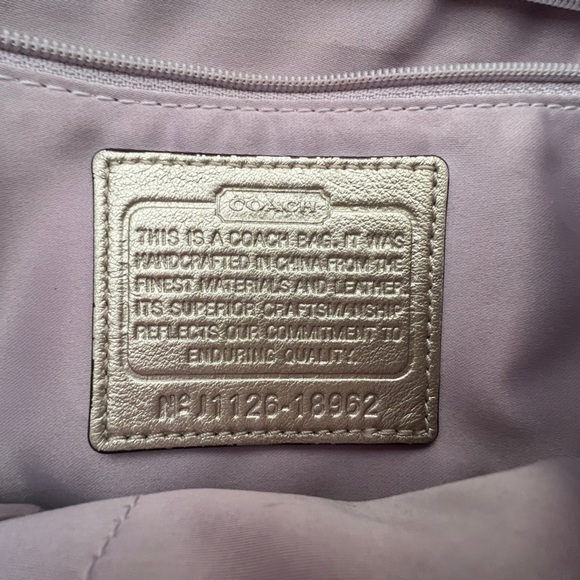 Coach Chelsea Leather Stripe Platinum Charlie ToteBag Purse J1126 18962 - Picture 4 of 14